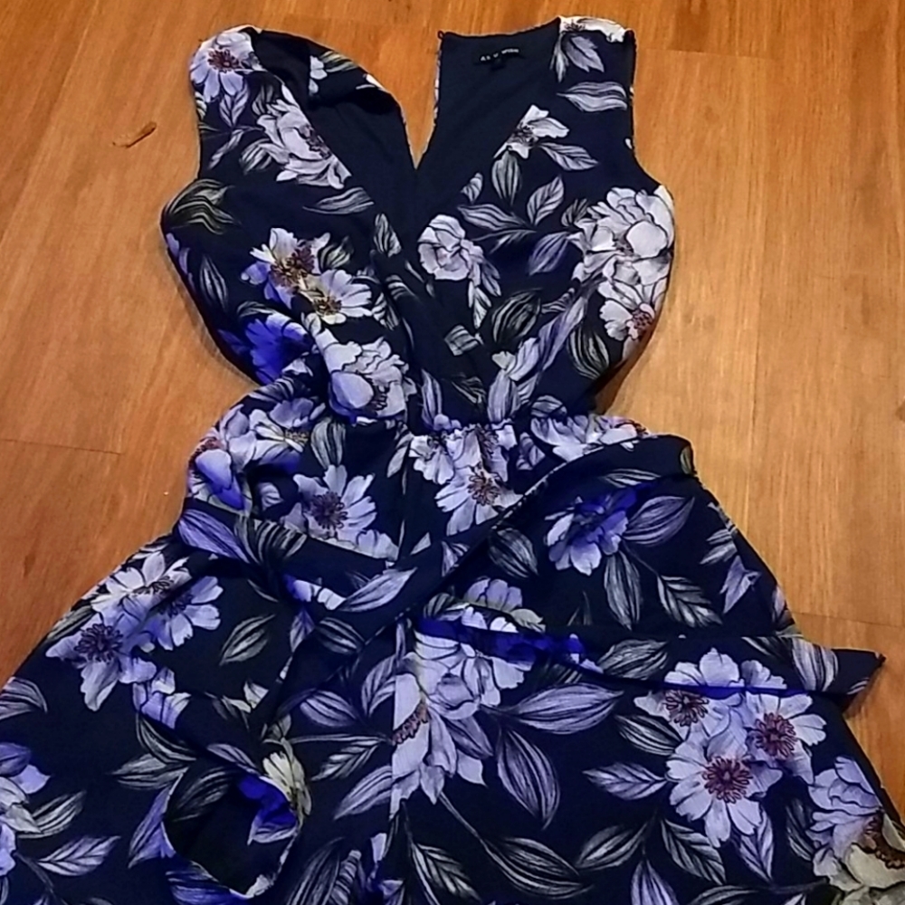 3/12 sale ☀️ Floral jumpsuit